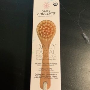 DAILY FACIAL DRY BRUSH